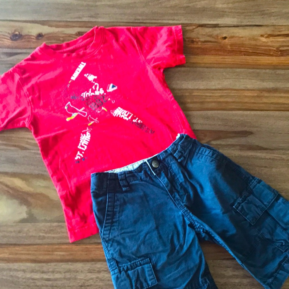 St Louis Cardinal Tee and Navy Cargo Short Size 5